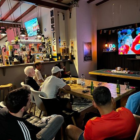 Hostel MHG Exterior foto Sky Sports broadcast of the 2019 Tour de France