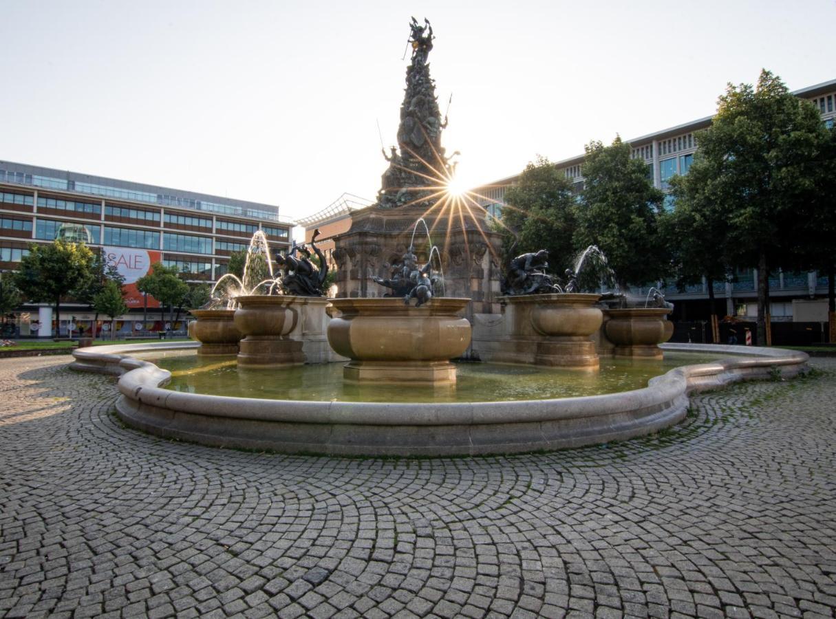 Hostel MHG Exterior foto Fountain of the Three Horses