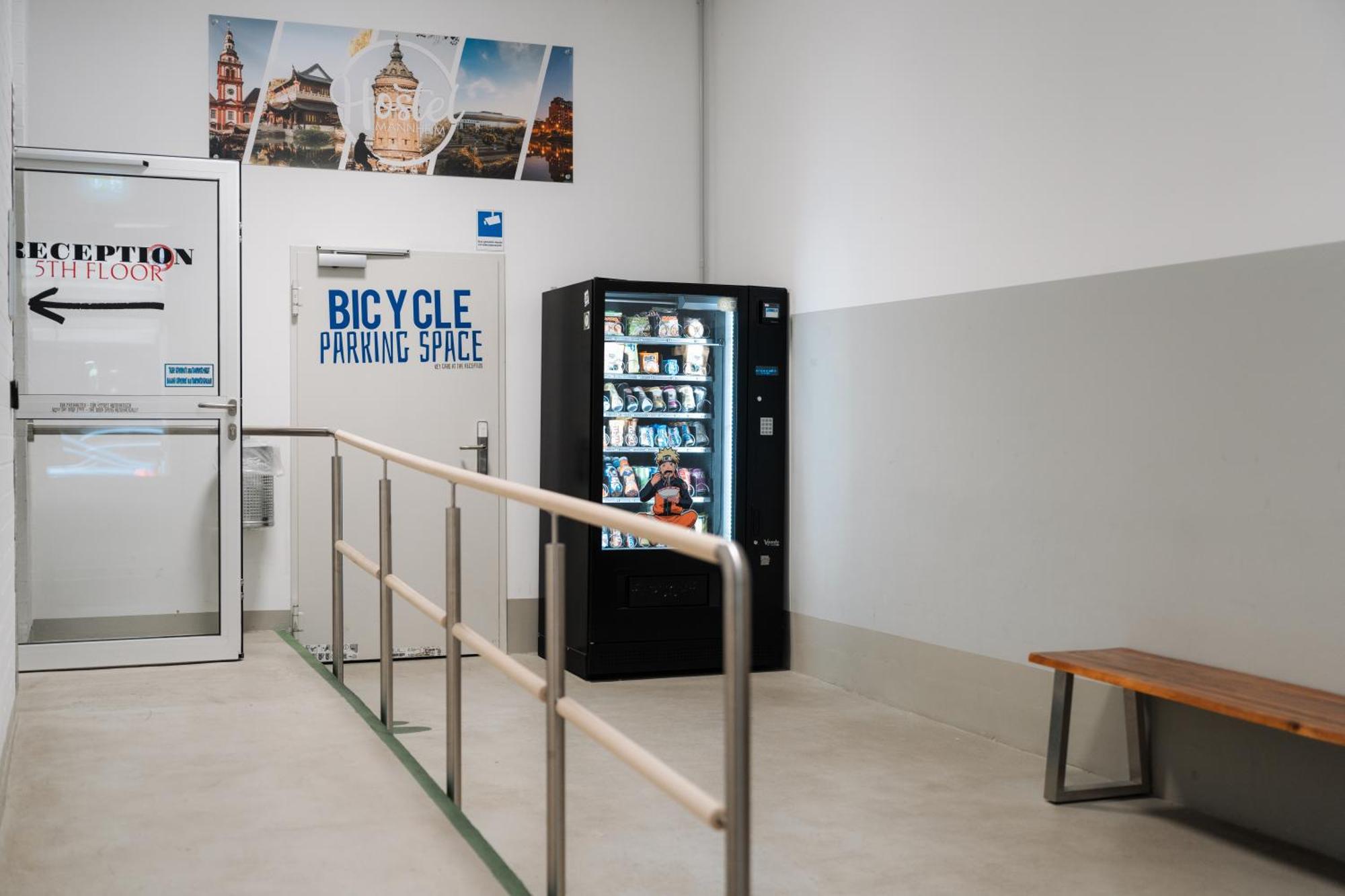 Hostel MHG Exterior foto A vending machine in a bicycle parking garage